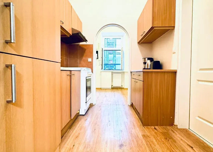 Affordable 2br Apartment, Close To Danube River